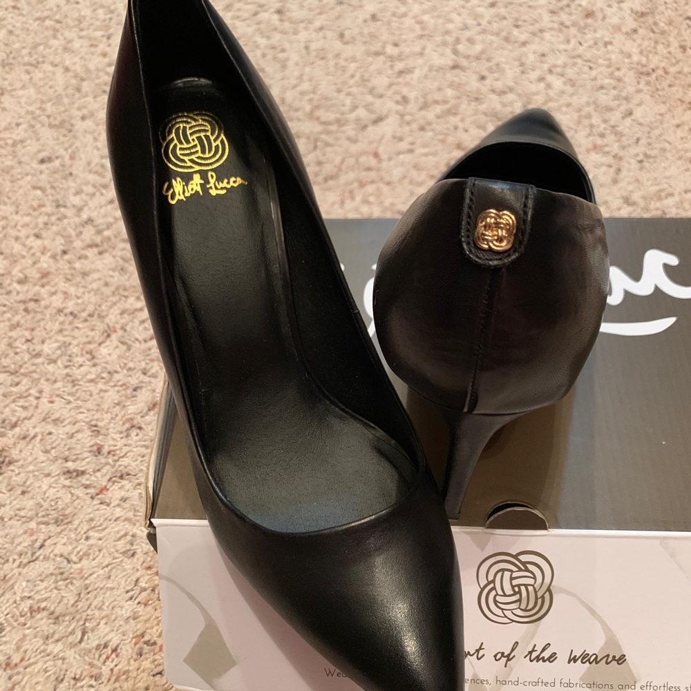 NWT - Elliott Lucca leather upper Catalina